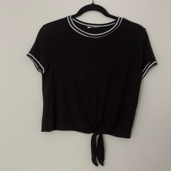 Persaya Tops - Crew neck cropped top